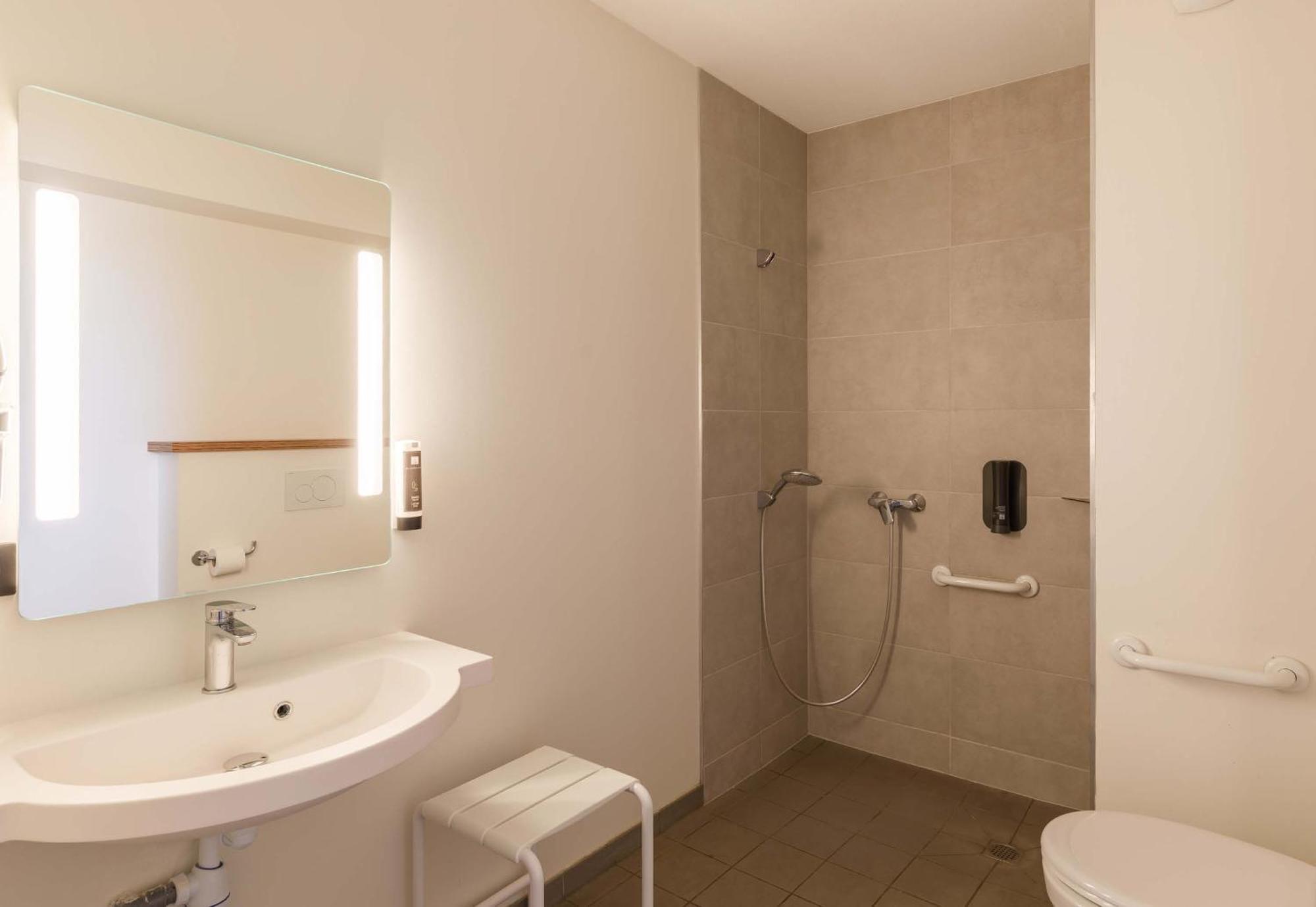 B&B Hotel Clermont-Ferrand A71-A75 La Meridienne エクステリア 写真